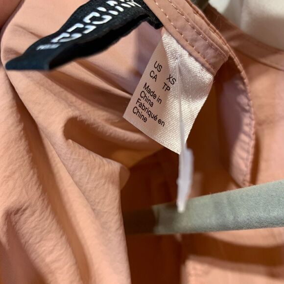 H&M Divided Pink Ruffled Tie Back Top - Picture 4 of 10